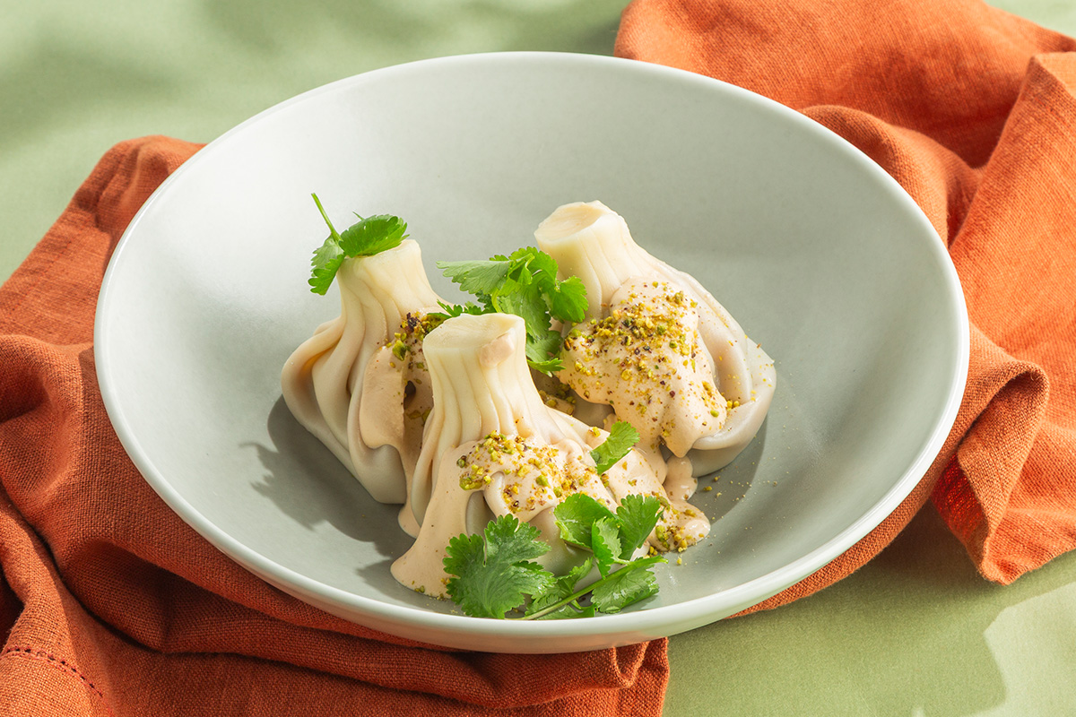 Хинкали с аджапсандалом в соусе баже