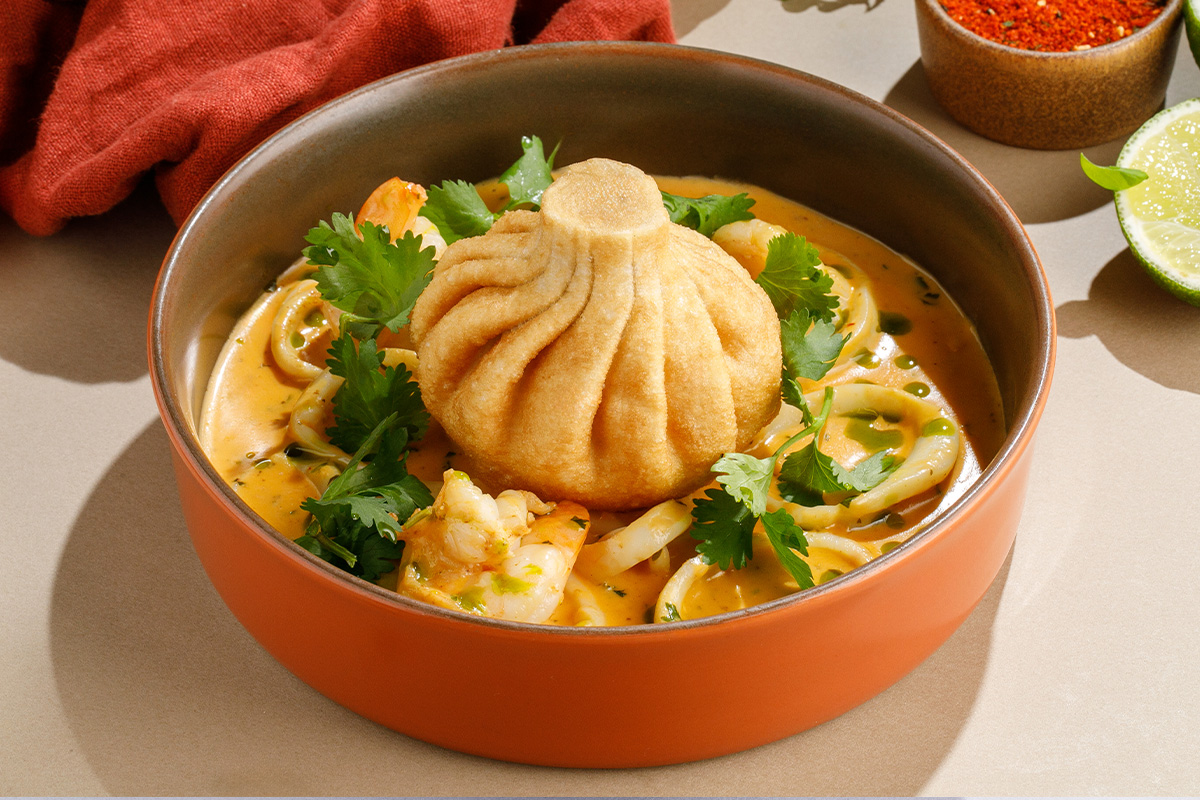 Морепродукты в соусе том ям с рисом